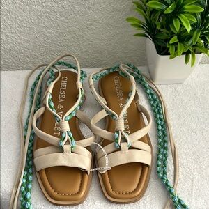 Chelsea & Violet Women's Cream and Green Sandals